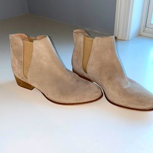 Seychelles taupe suede bootie